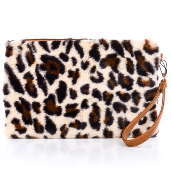 LAST1♥️Vegan Leopard Fur 🐆 Animal Print Wristlet - Picture 6 of 8